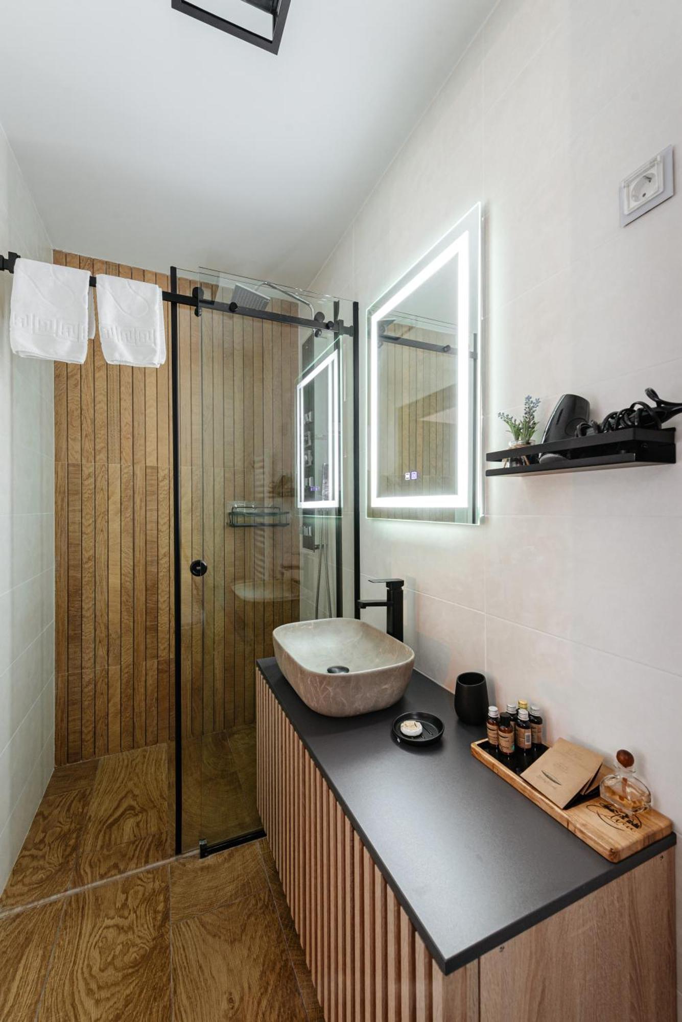 Elviu Guesthouse Lacu Rosu Exterior photo